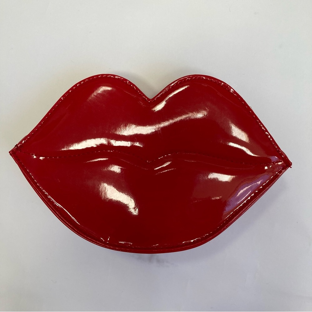 Moschino red lips shaped pouch - Picture 9 of 10